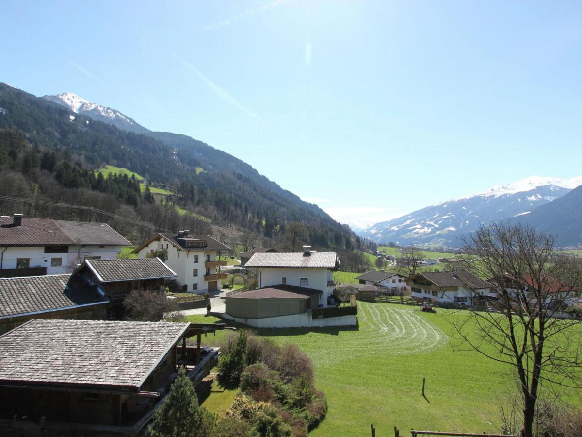 Apartment In Hart Im Zillertal With Garden Balcony Parking Fuegen Exterior photo
